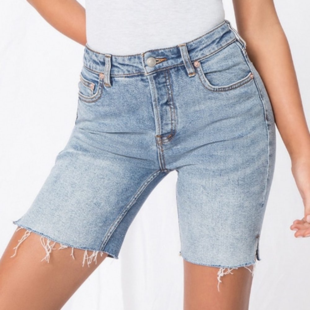Free People We The Free Avery Bermuda Shorts Raw Hem Light Button Fly Wash 28